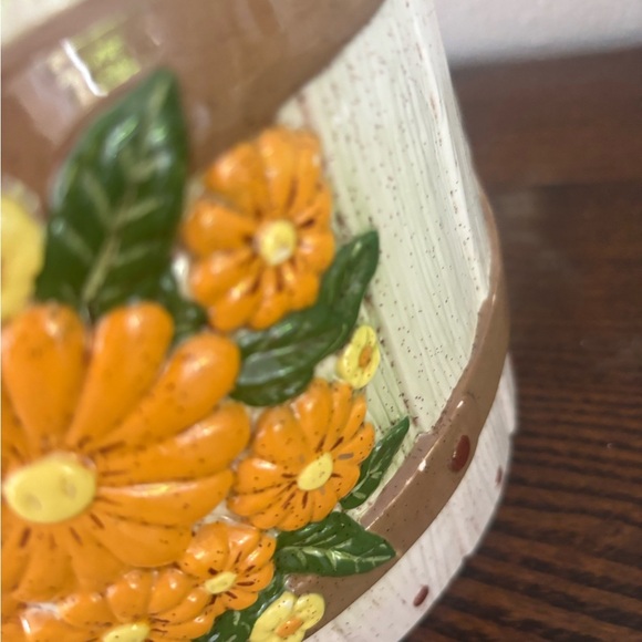 1970s floral canister - Picture 8 of 11